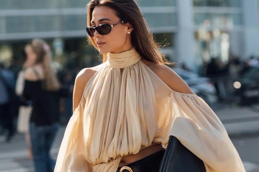 Las transparencias sumarán un aire moderno a distintos looks.