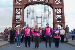El gobernador Pullaro destaca el legado histórico del evento para la provincia, en una jornada llena de música y deporte, con la reinauguración del Puente Colgante como telón de fondo.
Foto: Gobierno de Santa Fe.