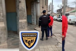 Traslado del involucrado a la sede policial. Foto: Gentileza