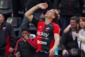 Muñoz y el desahogo luego de su gol. Hizo un buen partido y seguramente será ratificado en el puesto de volante central para el partido del sábado.