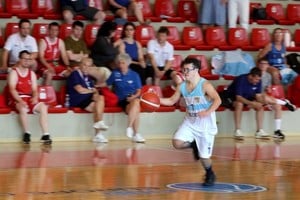Bautista Hernández, campeón del mundo con la selección argentina de básquetbol