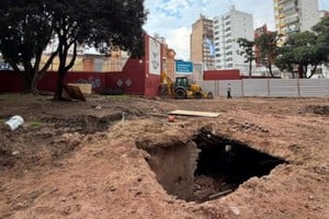 Los operarios encontraron mampostería subterránea mientras avanzaban con la remodelación. Crédito: Redes sociales.
