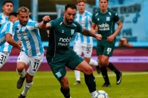 El Decano terminó el encuentro con diez jugadores por la expulsión de Ignacio Galván.