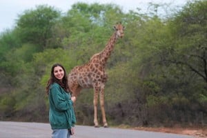 El contacto cotidiano con los animales es parte de una experiencia que la santafesina soñó desde niña. Fotos: Gentileza