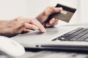 Desde el organismo advierten sobre dificultades para dar de baja tarjetas y seguros, compras online y estafas. Foto: El Litoral