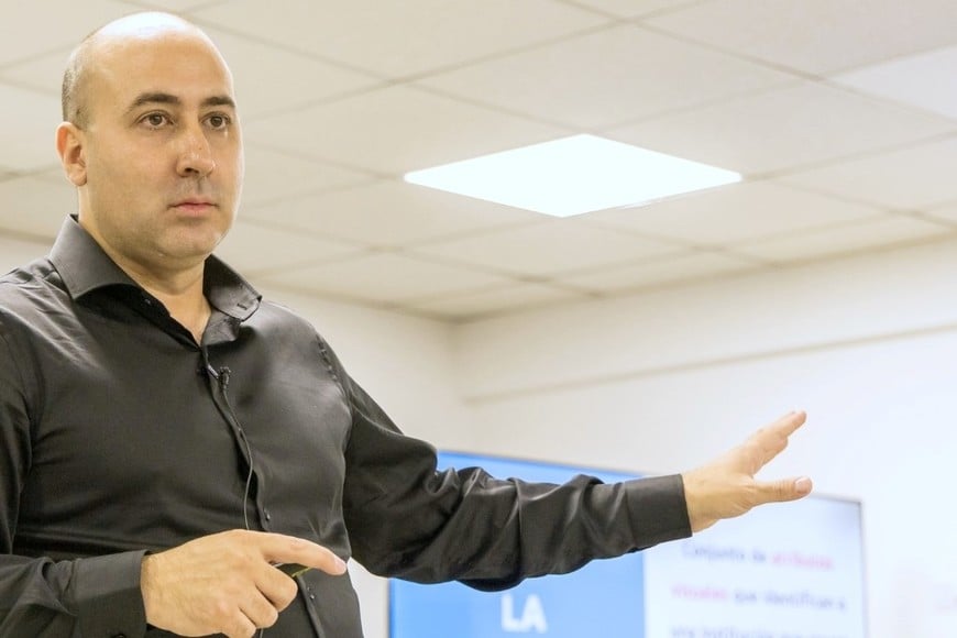 Fue aprehendido mientras intentaba abordar un vuelo de Aerolíneas Argentinas a Buenos Aires.