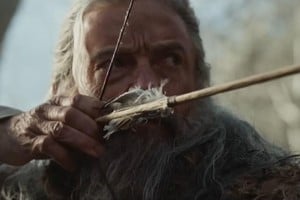 Hugh Jackman como Robin Hood. Foto: A24