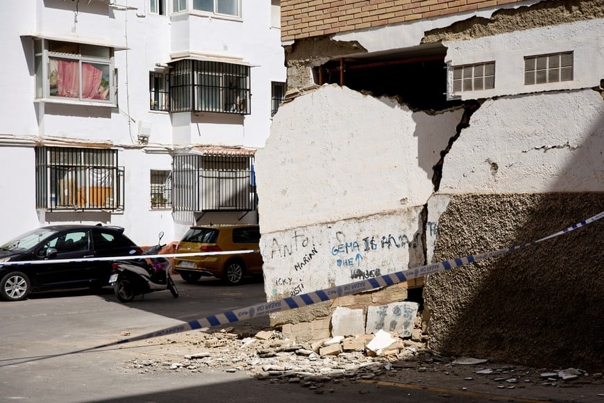 A damaged wall of a building is cordorned off in the aftermath of an earthquake that struck southern Spain, in Granada, Spain, August 18, 2026. REUTERS/Fermin Rodriguez
