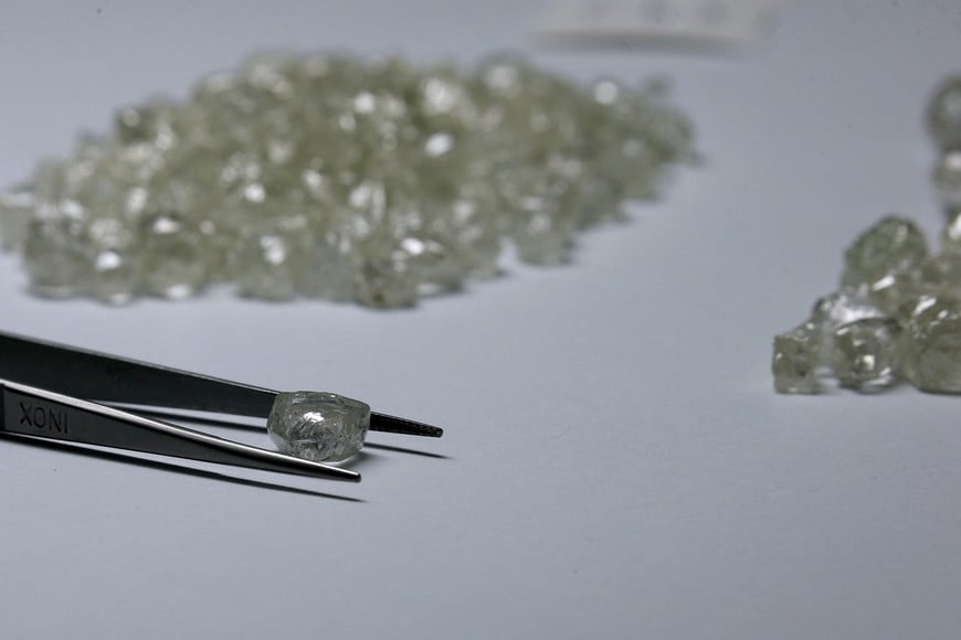 FILE PHOTO: Diamonds are displayed during a visit to the De Beers Global Sightholder Sales (GSS) in the capital Gaborone in Botswana November 24, 2015. REUTERS/Siphiwe Sibeko/File Photo