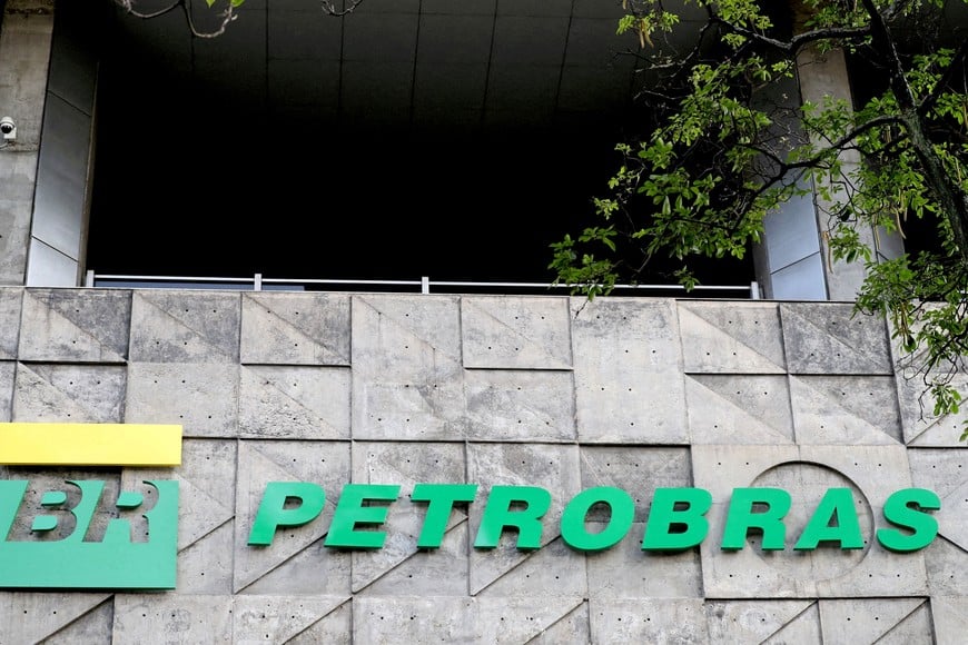 FILE PHOTO: A logo of Brazil's state-run Petrobras oil company is seen at their headquarters in Rio de Janeiro, Brazil October 16, 2019. REUTERS/Sergio Moraes/File Photo