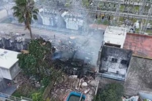 El incendio en Tolosa dejó a miles de usuarios sin suministro eléctrico.