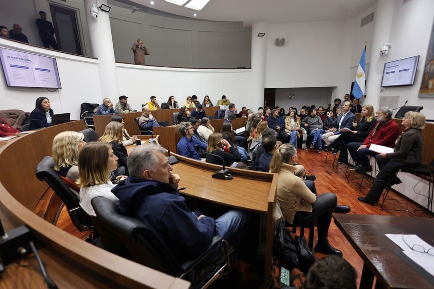 Nutrida concurrencia de público al conversatorio de “Autonomía SF”. Foto: Gentileza