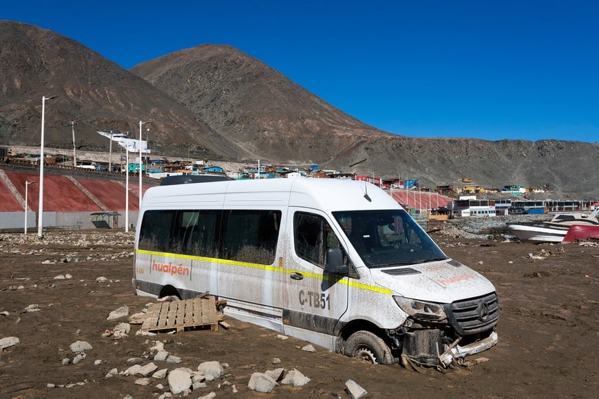 A van is partially covered by dirt and debris after heavy rains and flooding caused a mudslide, in Coloso, Chile August 19, 2026. REUTERS/Cristian Rudolffi