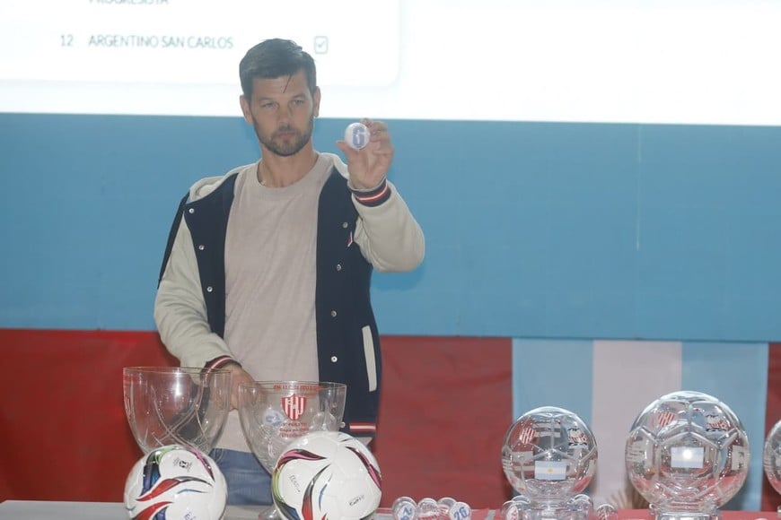 El director deportivo Santiago Zurbriggen participó del sorteo. Foto: Matías Pintos.
