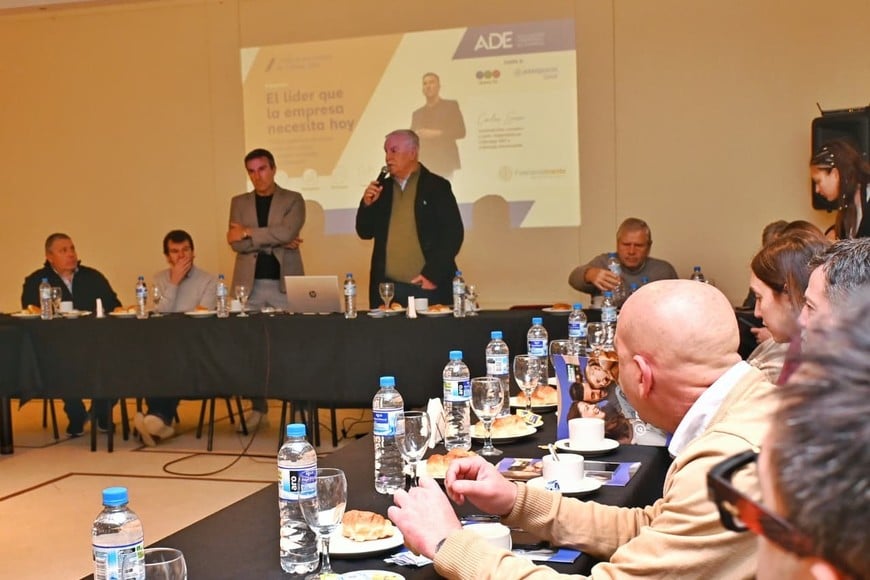 Desayuno en ADE este miércoles con Carlos Sosa. Crédito: Flavio Raina