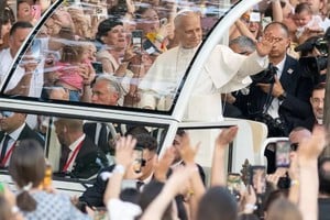 Papa Móvil. La unidad de traslado de la fe... Archivo.
