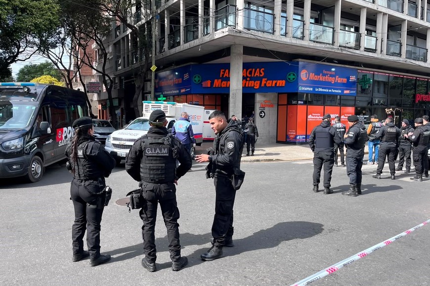 Personal policial desplegó un operativo tras el llamado de las empleadas.