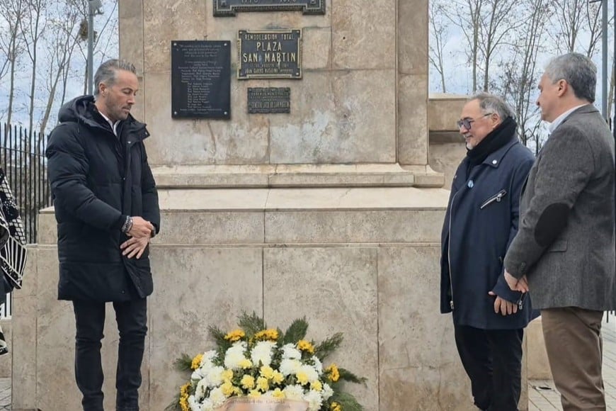 Autoridades y vecinos participaron de la ceremonia en honor al Libertador.