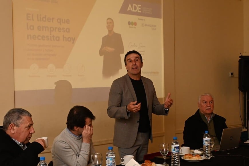 Desayuno en ADE este miércoles con Carlos Sosa. Crédito: Flavio Raina