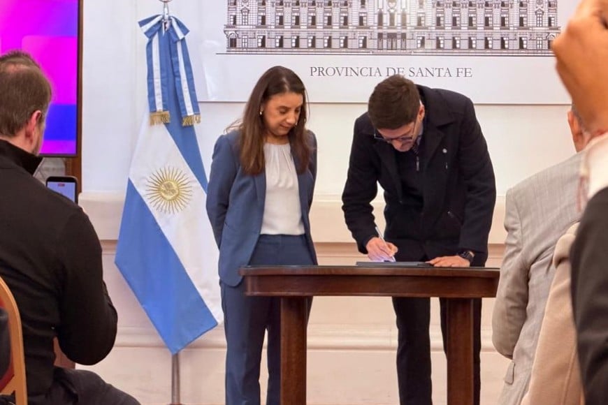 Pullaro y Úbeda Castillo encabezaron la firma del nuevo acuerdo de cooperación entre Santa Fe y UNICEF.