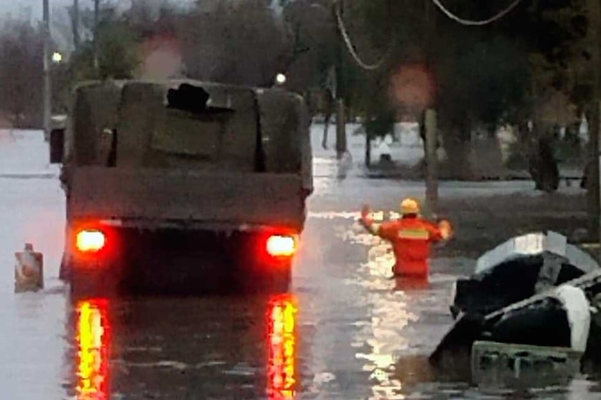 El Ejército uruguayo brinda asistencia a los afectados.