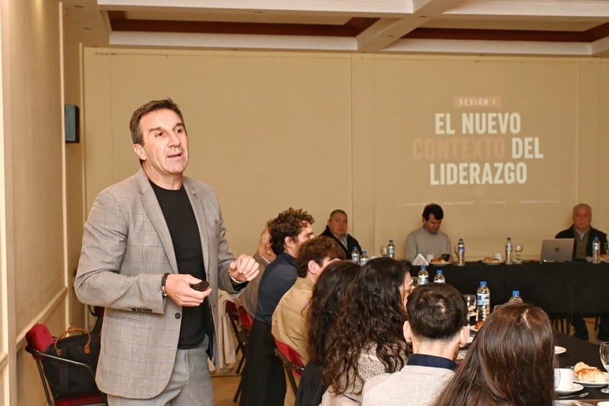 Desayuno en ADE este miércoles con Carlos Sosa. Crédito: Flavio Raina