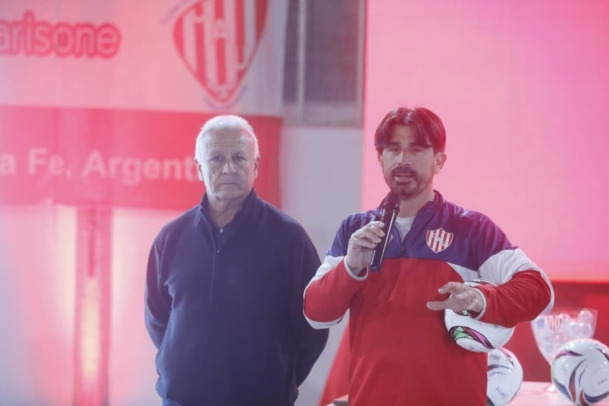 Leo Aguilar junto al vicepresidente Miguel Del Sel en la previa del sorteo. Foto: Matías Pintos.