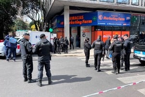 El agresor escapó en auto y fue detenido a pocas cuadras del lugar.