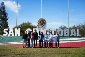 En San Cristóbal, la llama tuvo cinco relevos vinculados con el deporte y la historia de la ciudad.
