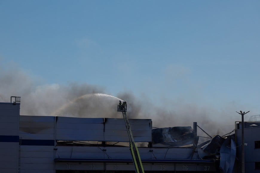 Firefighters work at the site of a warehouse hit by a Russian drone strike, amid Russia's attack on Ukraine, in the Kyiv region, Ukraine, August 20, 2026. REUTERS/Valentyn Ogirenko