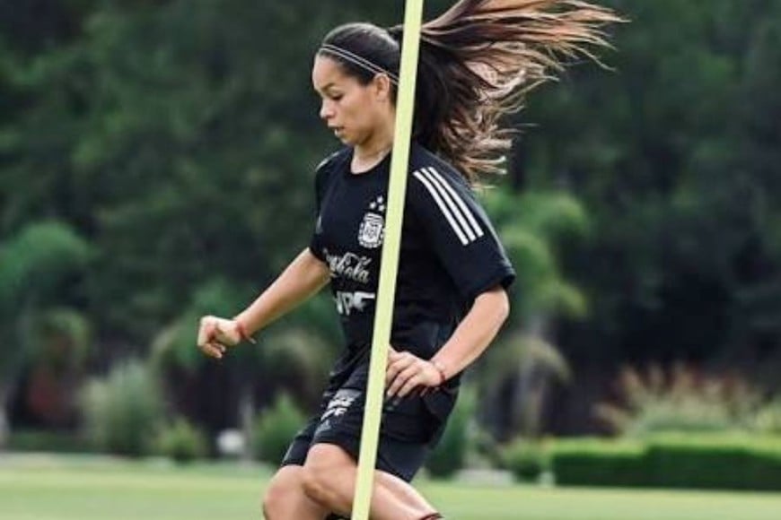 Julieta Aguilar destaca el crecimiento del fútbol femenino en Santa Fe.