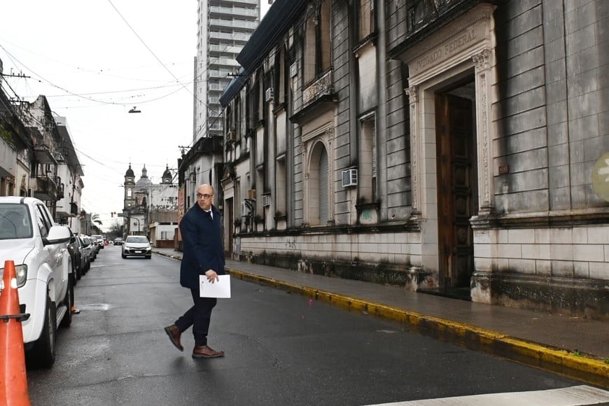 José Corral este jueves antes de ingresar a la audiencia por la Ruta Nacional 11. Crédito: Flavio Raina