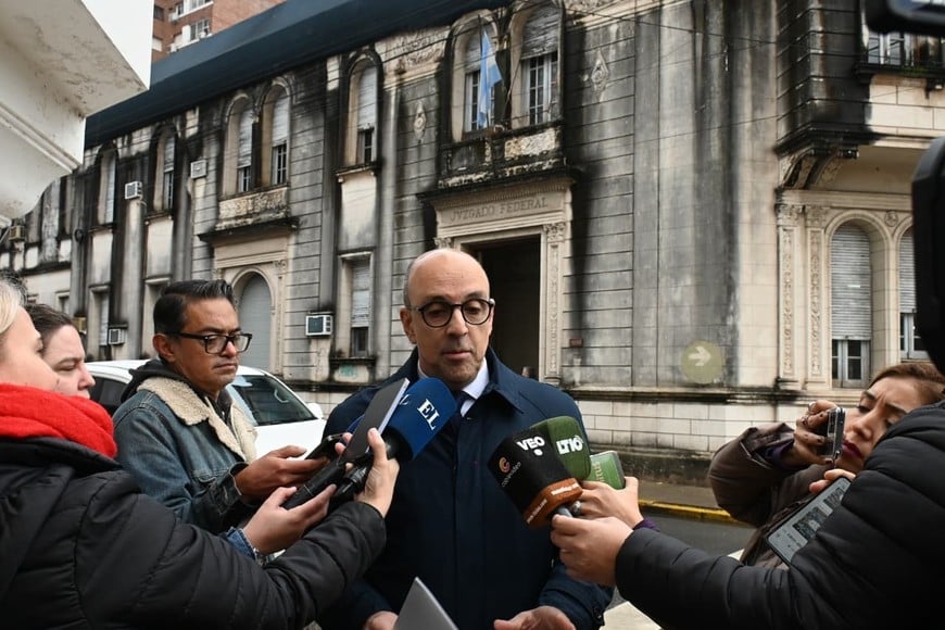 José Corral este jueves antes de ingresar a la audiencia por la Ruta Nacional 11. Crédito: Flavio Raina