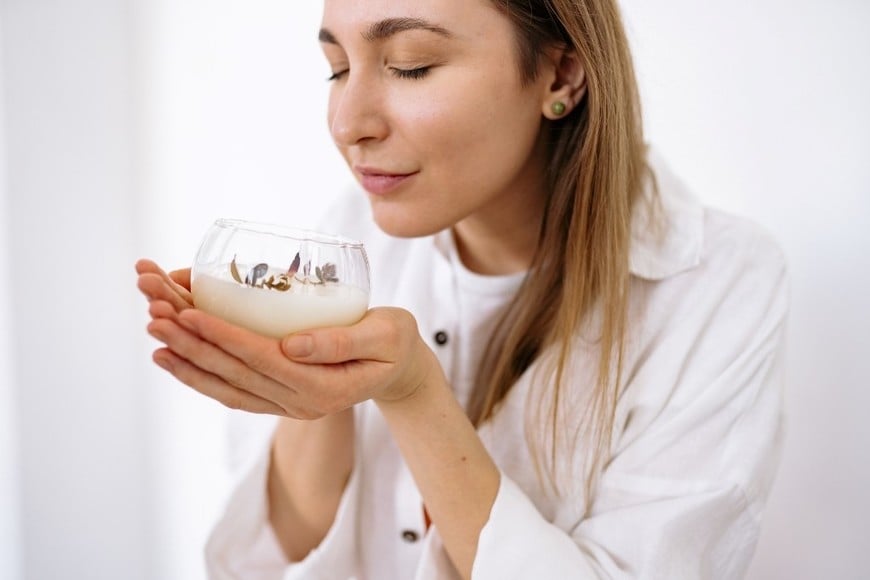 Las velas aromáticas ayudan a crear una atmósfera cálida y agradable en el hogar.