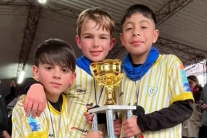 Mateo Grioni, Benicio Villagra y Lucio Buscaroni representaron a Sauce Viejo.