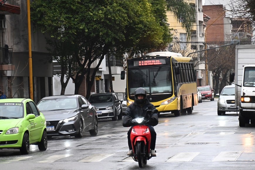 Tránsito: rutas mojadas, desvíos y atención en los accesos Créditos: Flavio Raina