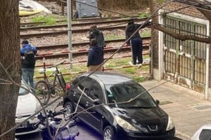 La víctima circulaba en una bicicleta, a la altura del paso a nivel Granaderos.