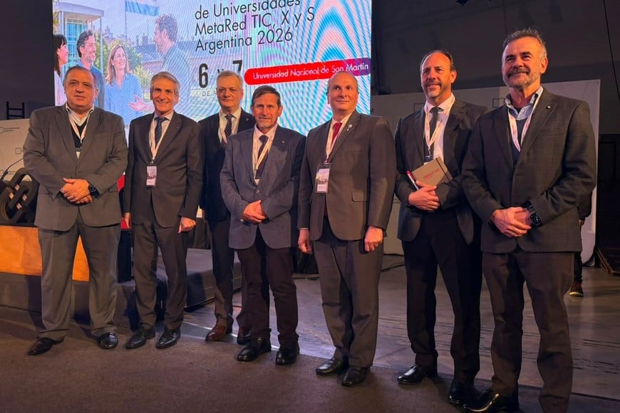 Eugenio Martín De Palma, rector de la UCSF (3° de izq. A der) junto a otro rectores en el encuentro de MetaRed.