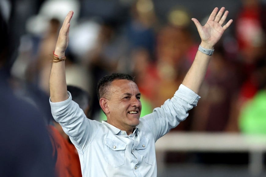 Soccer Football - Copa Sudamericana - Round of 16 - Second Leg - Botafogo v Cienciano - Estadio Nilton Santos, Rio de Janeiro, Brazil - August 20, 2026
Cienciano coach Horacio Melgarejo celebrates after the match REUTERS/Ricardo Moraes