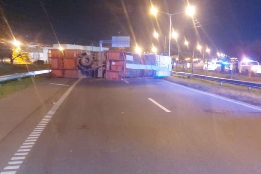 vuelco camión cargado vacunos Rosario