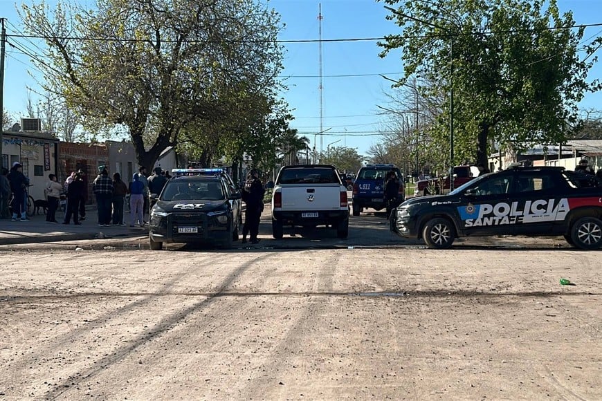 Un hombre murió luego de sufrir varias heridas provocadas con un arma blanca durante una pelea ocurrida en el interior de una vivienda en Rafaela. Fotos: Radio Rafaela