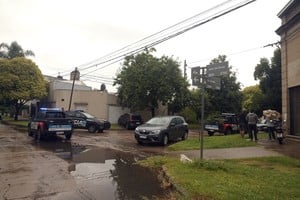 El arbolito había sido citado en una esquina, una mañana de lluvia torrencial. Foto: Guillermo Di Salvatore