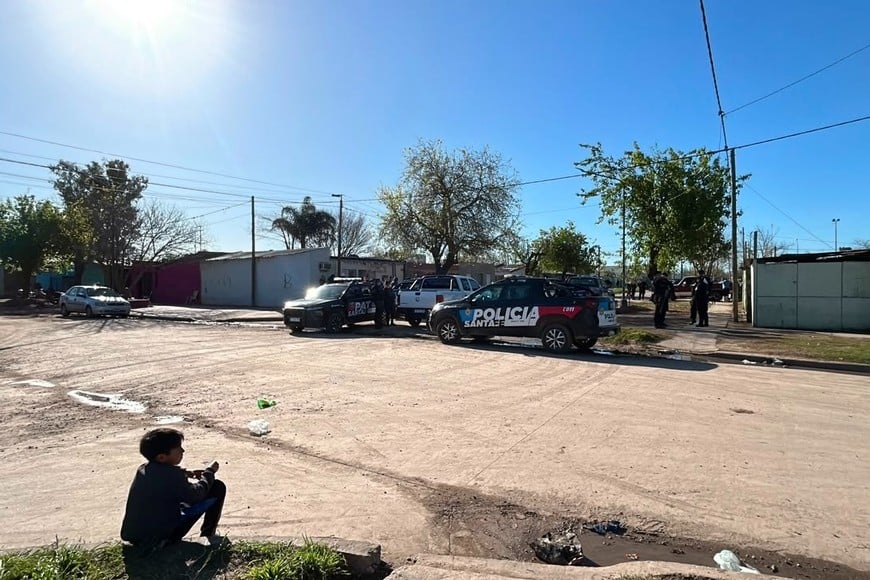 Un hombre murió luego de sufrir varias heridas provocadas con un arma blanca durante una pelea ocurrida en el interior de una vivienda en Rafaela. Fotos: Radio Rafaela