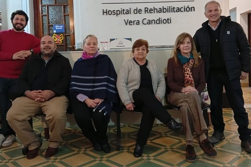 Referentes del coro y de las instituciones beneficiarias. Foto: El Litoral