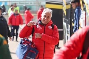 Un Madelón sonriente a su llegada al estadio José María Minella, que está en lamentable estado de deterioro