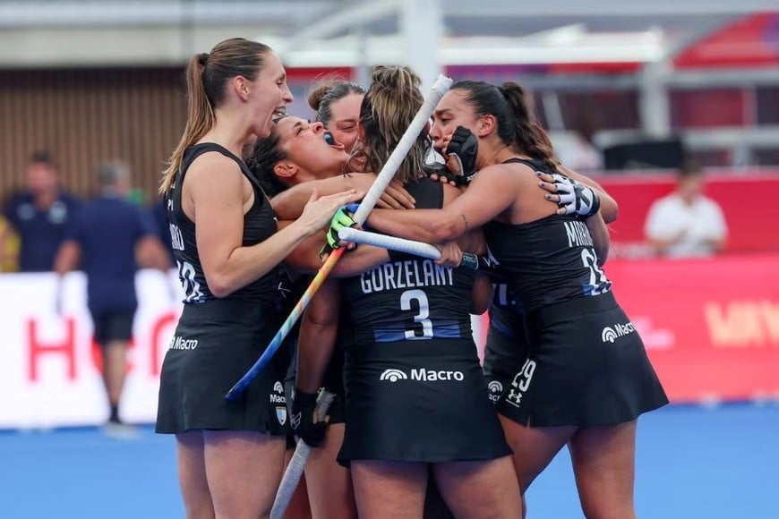 El equipo argentino saltó al campo de juego con una impronta clara: adueñarse de la posesión y desgastar la estructura defensiva del conjunto ibérico.