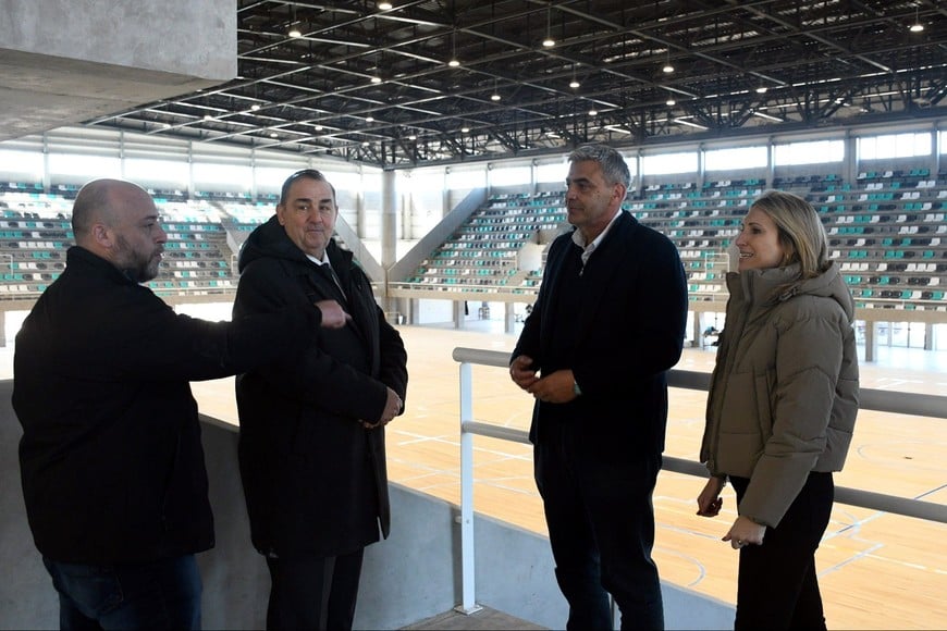 “Es una gran felicidad y un orgullo que la ciudad tenga un estadio como este, con empresas santafesinas, trabajadores santafesinos y todo el caudal de gente que hoy vimos trabajando para llegar a tiempo”, expresó Poletti. MCSF.