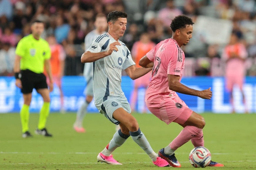 Jul 22, 2026; Miami, Florida, USA; Inter Miami CF defender Ian Fray (17) passes the ball defended by Chicago Fire FC forward Robert Lewandowski (9) during the second half at Nu Stadium. Mandatory Credit: Sam Navarro-Imagn Images