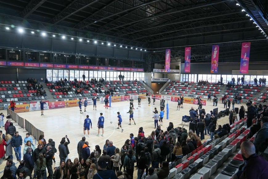 La cancha tuvo su estreno con los triangulares masculinos de vóley de la Copa Santa Fe.