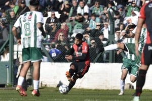 Tras la victoria ante San Miguel, el sabalero visita Córdoba. Foto: Victoria Marinich
